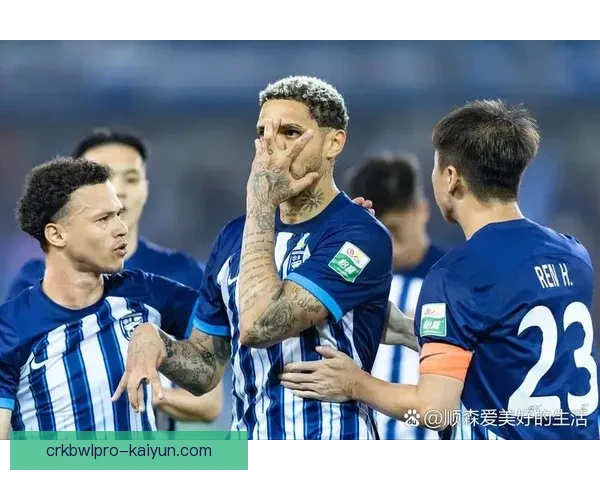 瓦拉内近期表现稳健，助力球队在联赛中持续提升竞争力。