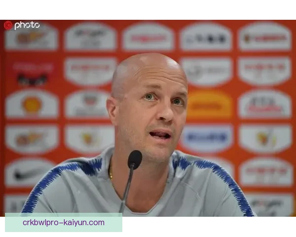 克鲁伊夫战术执行力持续提升，球队表现稳健引人关注